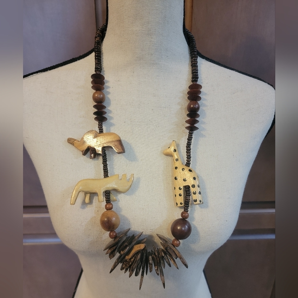 Wood Safari Animal Necklace Carved Giraffe Rhino Shell Fringe Boho 30”